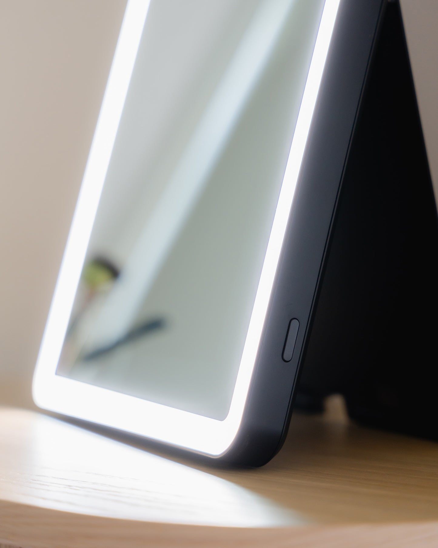 SWAN Mirror Light